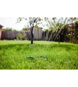 A gyep locsolása: útmutató abszolút kezdőknek
